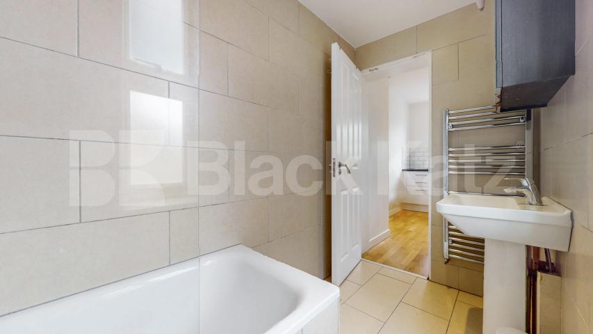 Refurbished Refurbished Two Bedroom Flat in Elegant Period Conversion Rochester Road, Camden